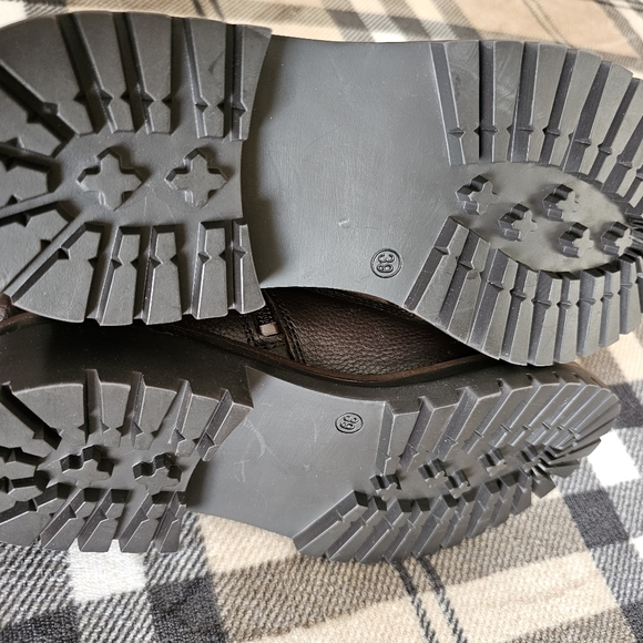 Brown Leather Fur-Lined Boots - Picture 5 of 9